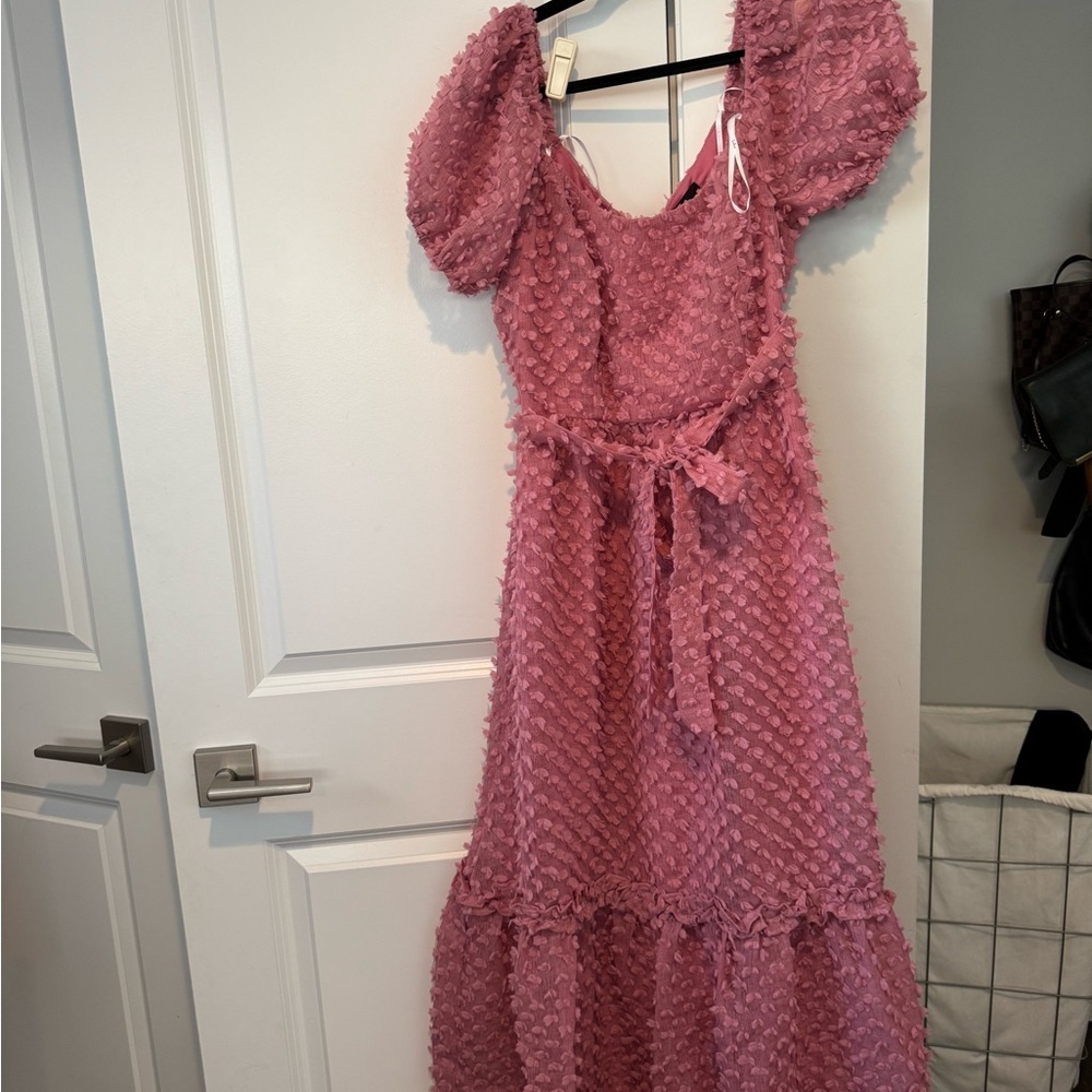NWT Lulu’s Dramatically Chic Mauve Pink Clip Dot Puff Sleeve Midi Dress - Picture 3 of 6
